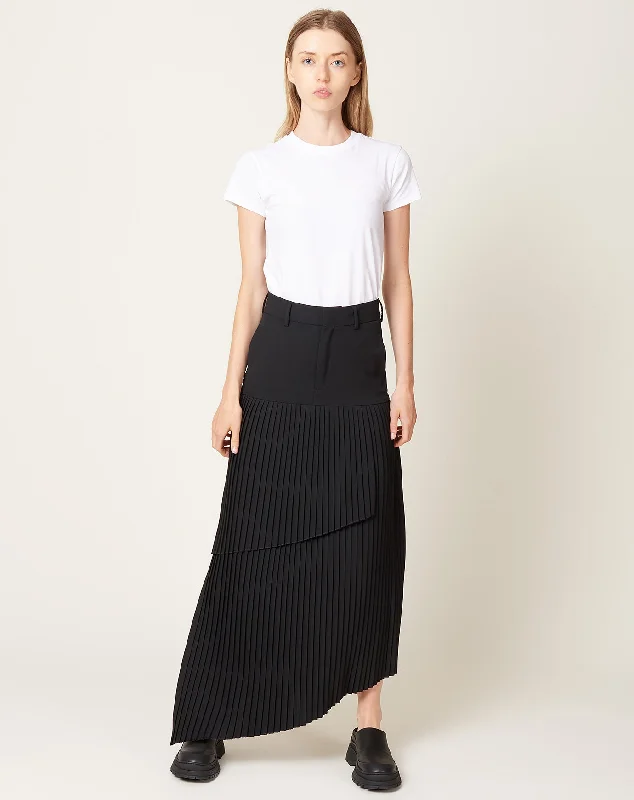 Layered Pleated Long Skirt in Black