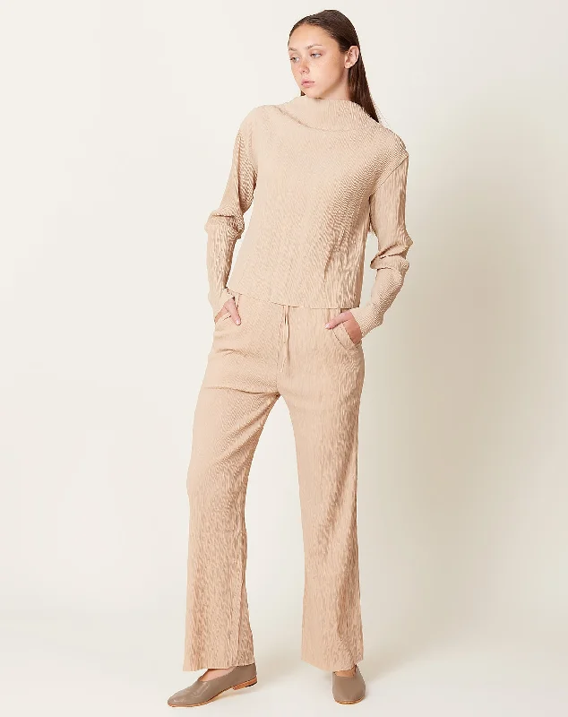 Neptune Plissé Pant in Warm Sand