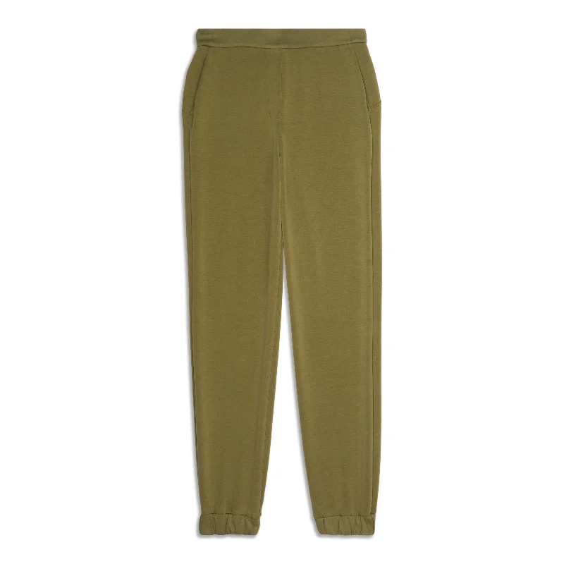 Softstreme Relaxed High-Rise Pant - Resale